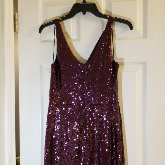 Nightway Sequined V-Neck Formal Evening Gown Dress - Picture 8 of 8